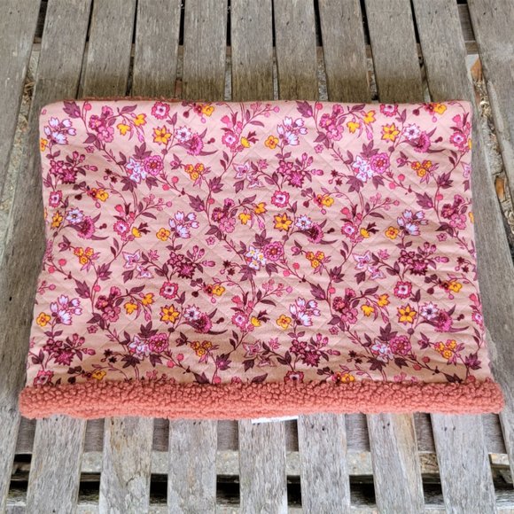 COPY - NWT VERA BRADLEY Teddy Fleece Neck Warmer Loop Scarf in Blush Fig - Picture 4 of 5